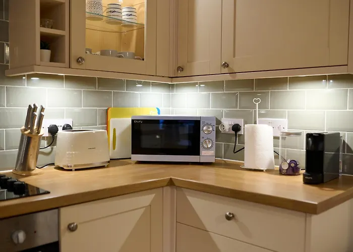 Charming 1Br Apartment Close To Centre With Free Parking