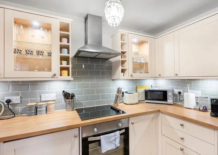 Charming 1Br Apartment Close To Centre With Free Parking