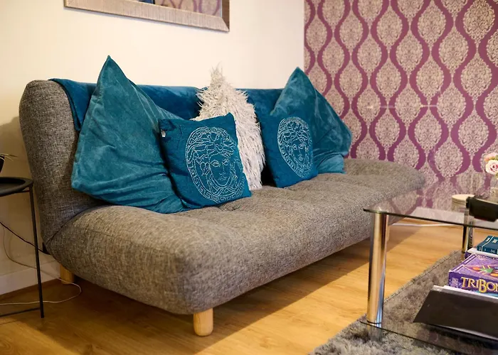 Charming 1Br Apartment Close To Centre With Free Parking